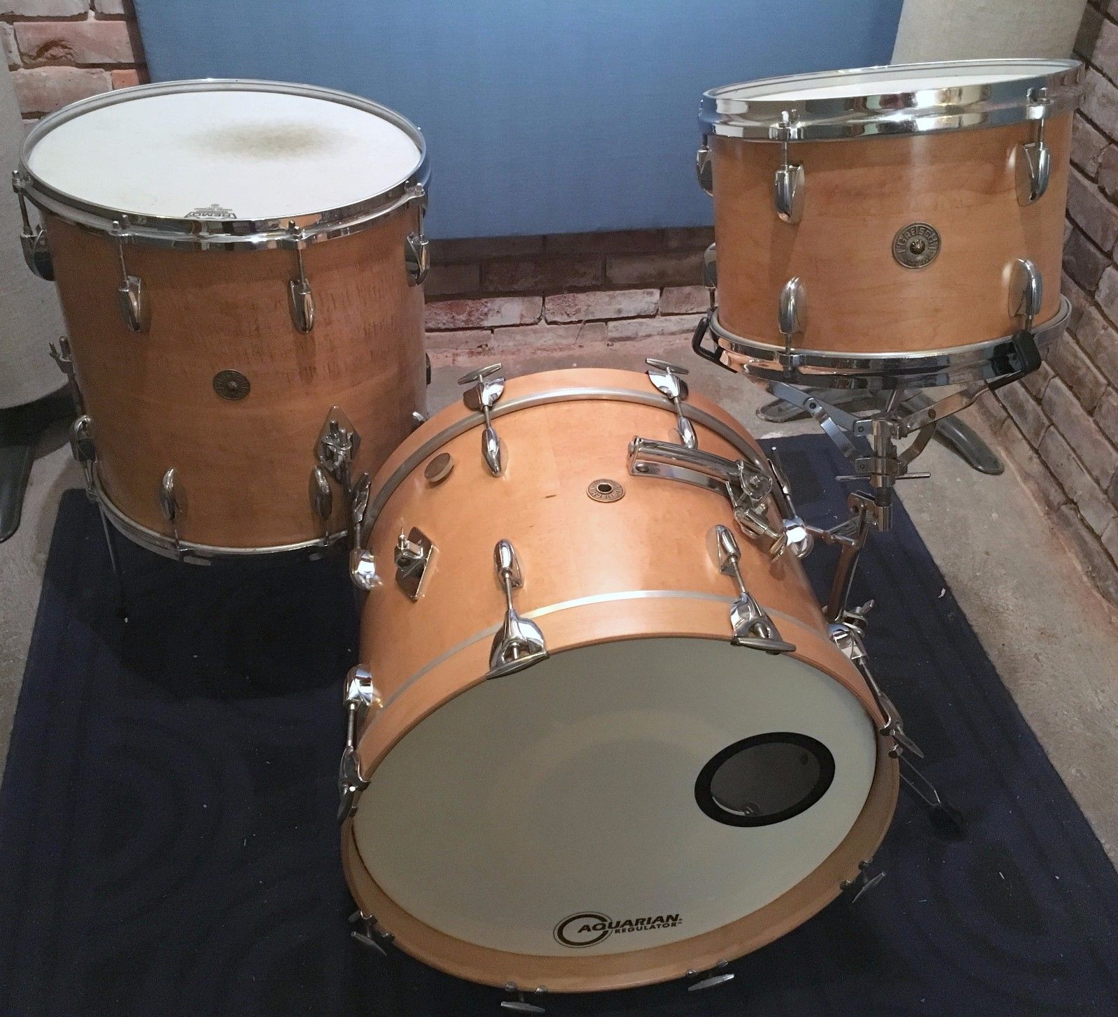 Round Badge 60s Gretsch Blonde Maple Lacquer Drums